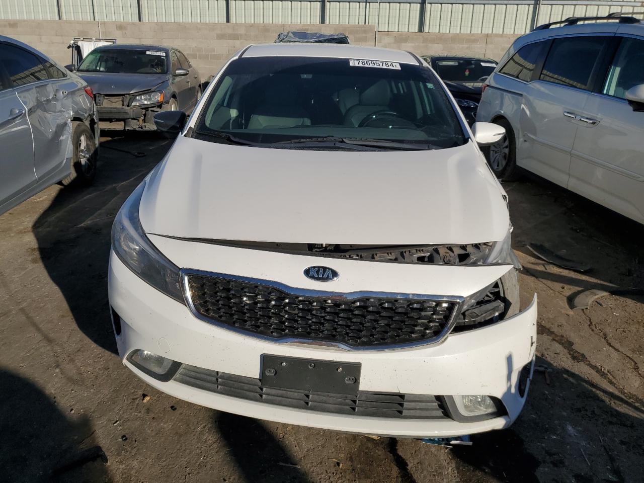 VIN 3KPFL4A8XHE055295 2017 KIA FORTE no.5