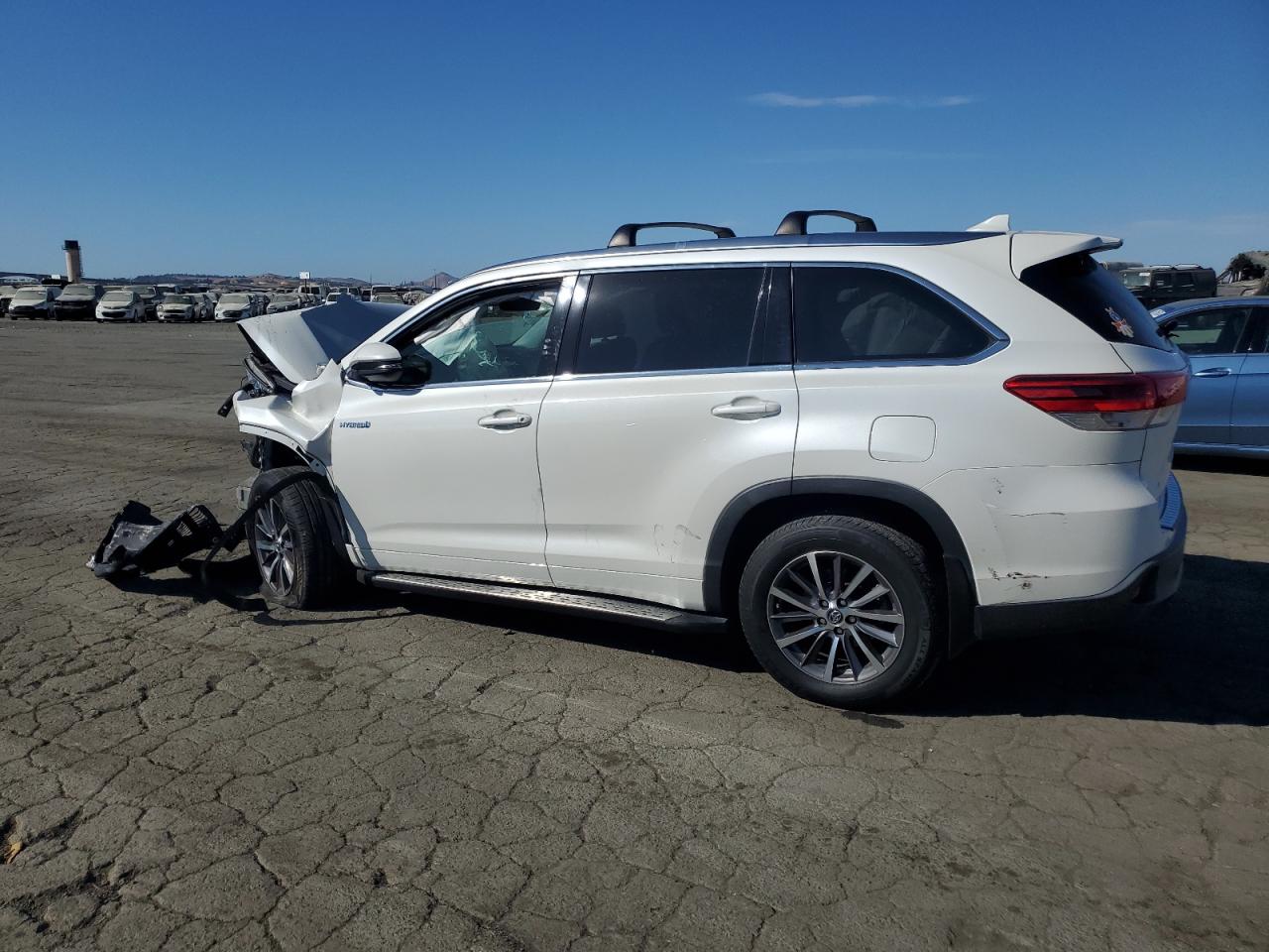 2017 Toyota Highlander - Image 2