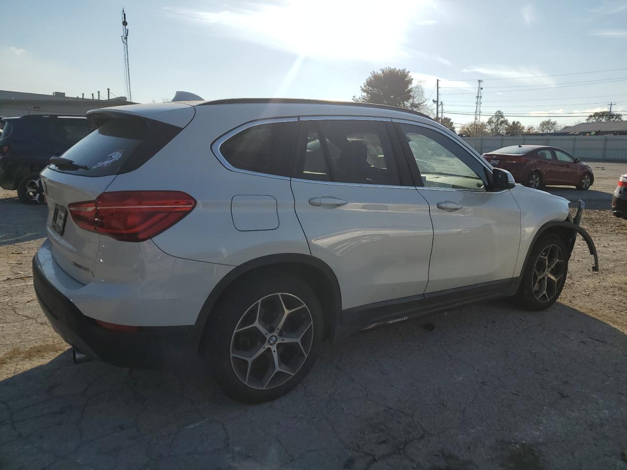 VIN WBXHT3C35J5L27082 2018 BMW X1 no.3