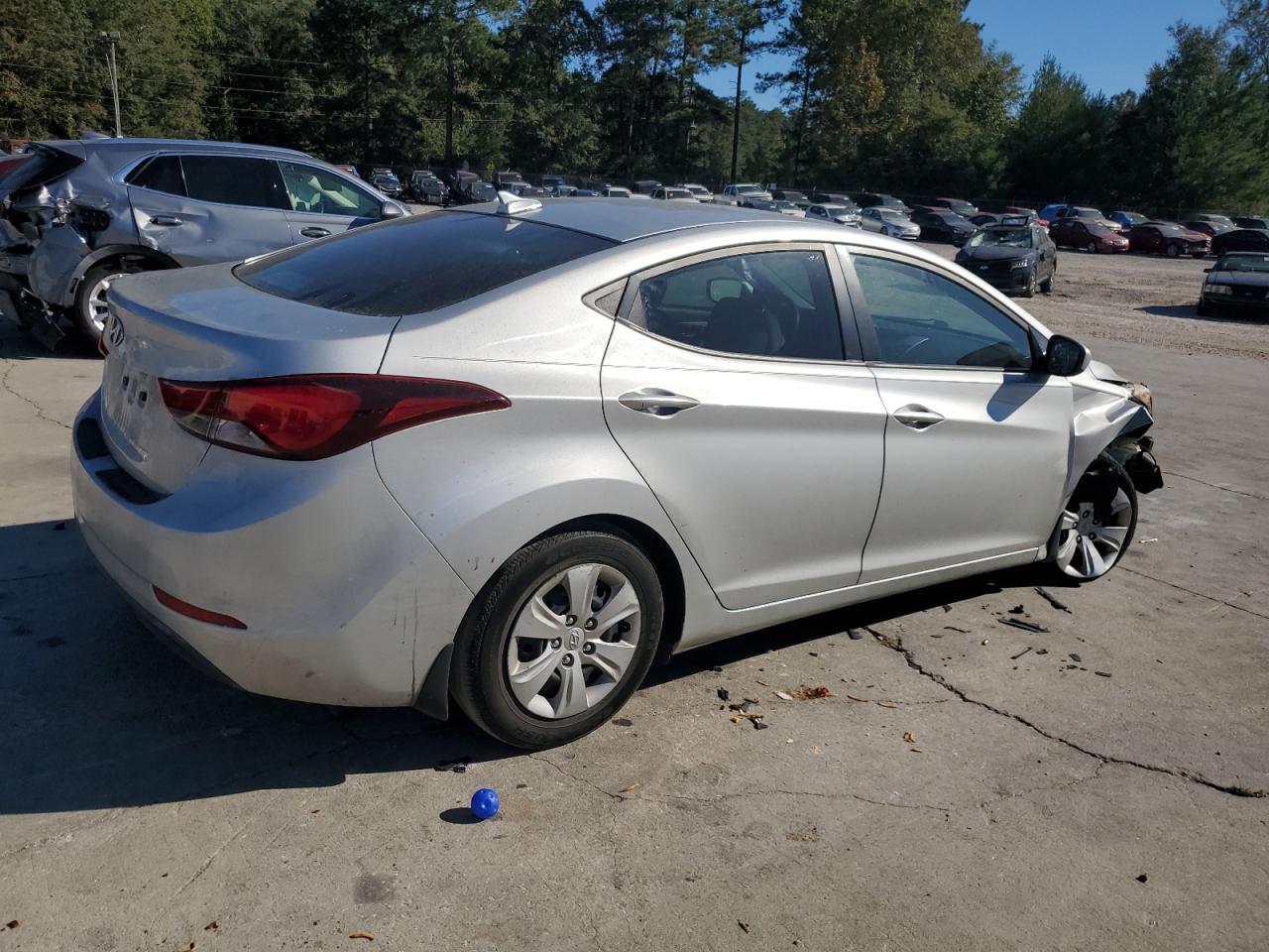 2016 Hyundai Elantra - Image 3