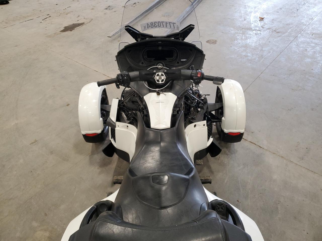 2018 Can-Am Spyder Roadster Rt VIN: 2BXNBDD2XJV001772 Lot: 77170384