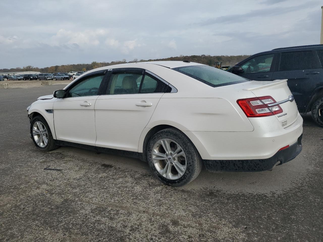 2017 Ford Taurus - Image 2