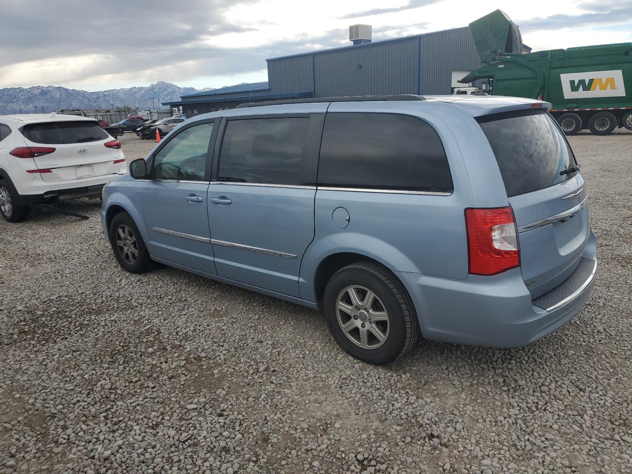 2013 Chrysler Town & Country - Image 2