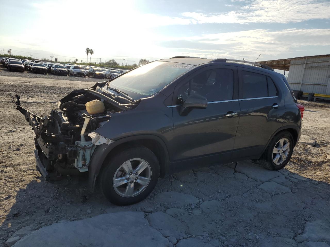 KL7CJLSB9JB626370 2018 CHEVROLET TRAX - Image 1