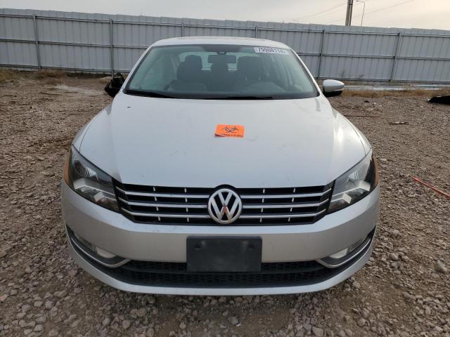  VOLKSWAGEN PASSAT 2014 Сріблястий