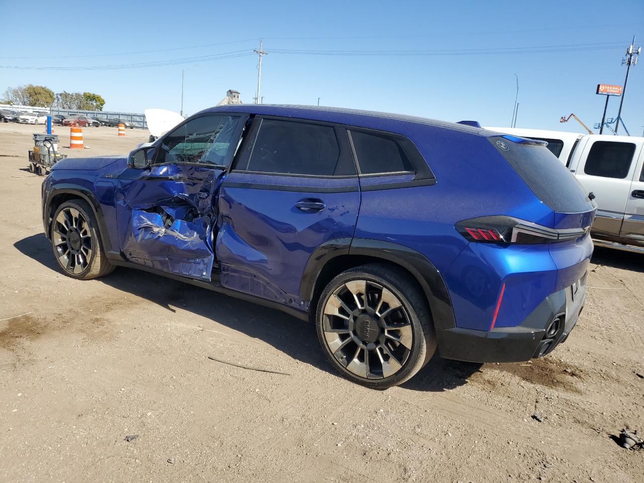 2023 BMW XM - Image 2