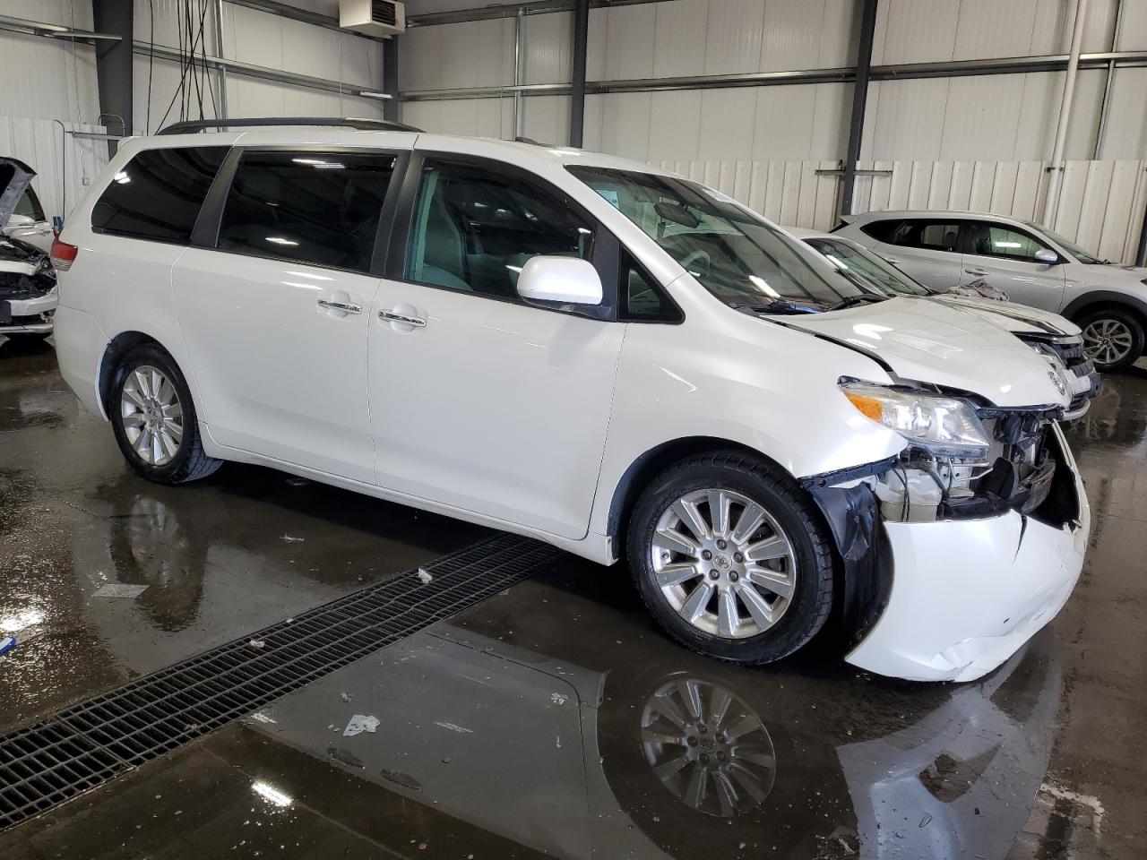 2011 Toyota Sienna Xle VIN: 5TDYK3DC4BS030508 Lot: 74082154