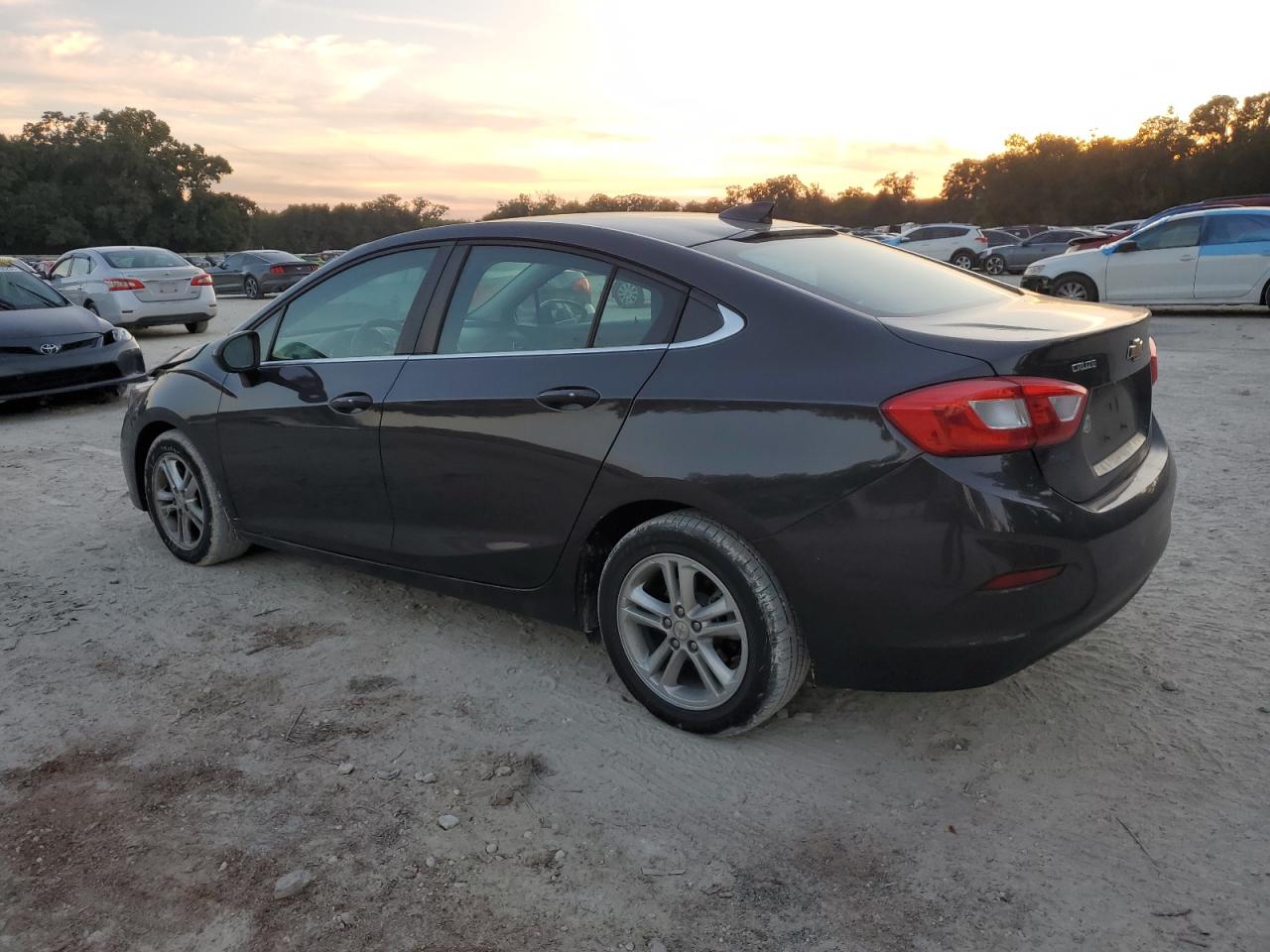 2016 Chevrolet Cruze - Image 2