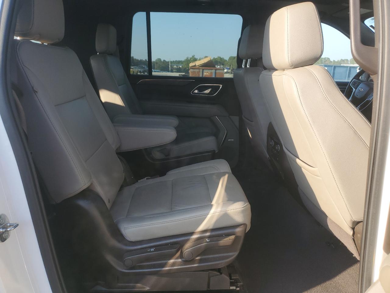 2022 Chevrolet Suburban - Image 11