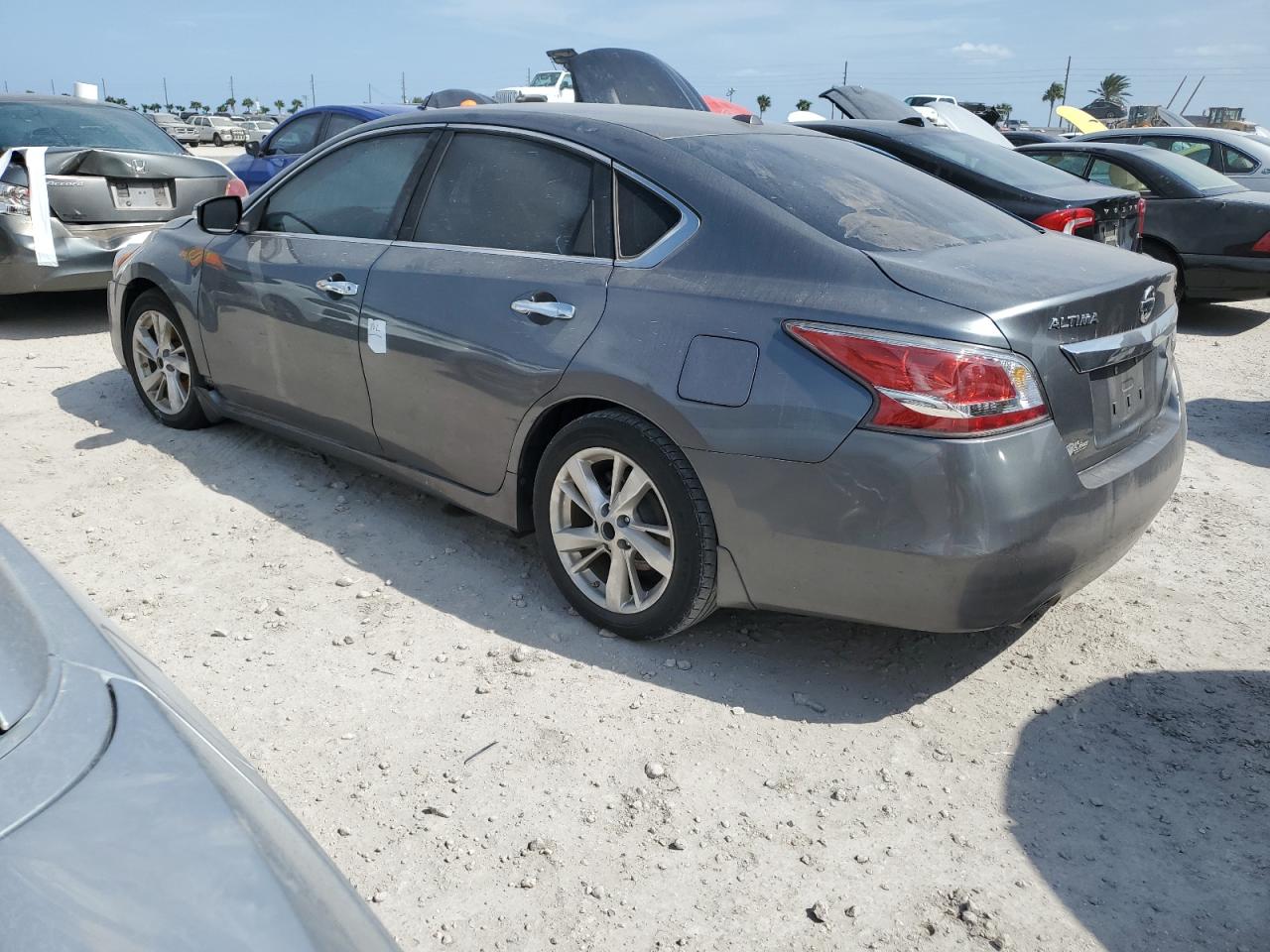 2015 Nissan Altima - Image 2
