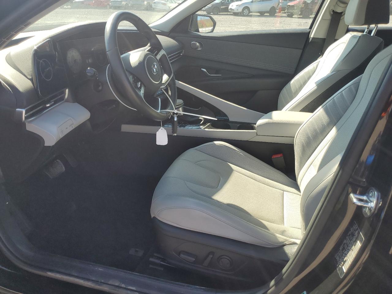 2023 Hyundai Elantra - Image 7