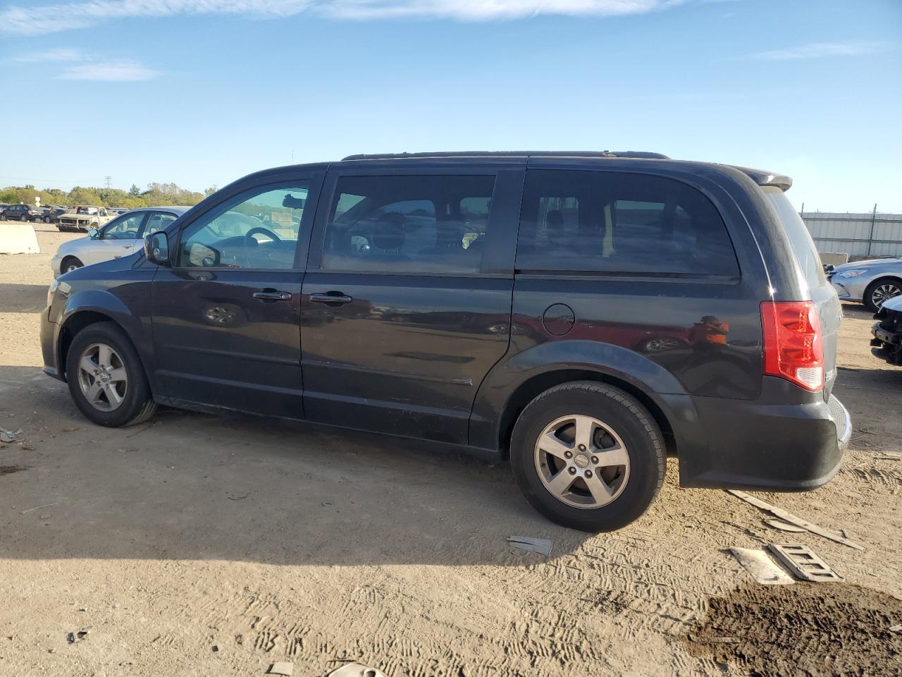 2012 Dodge Caravan - Image 2