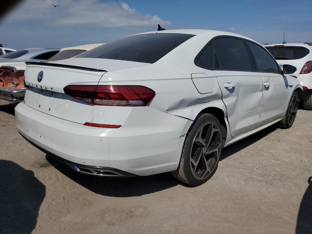 2020 Volkswagen Passat - Image 3