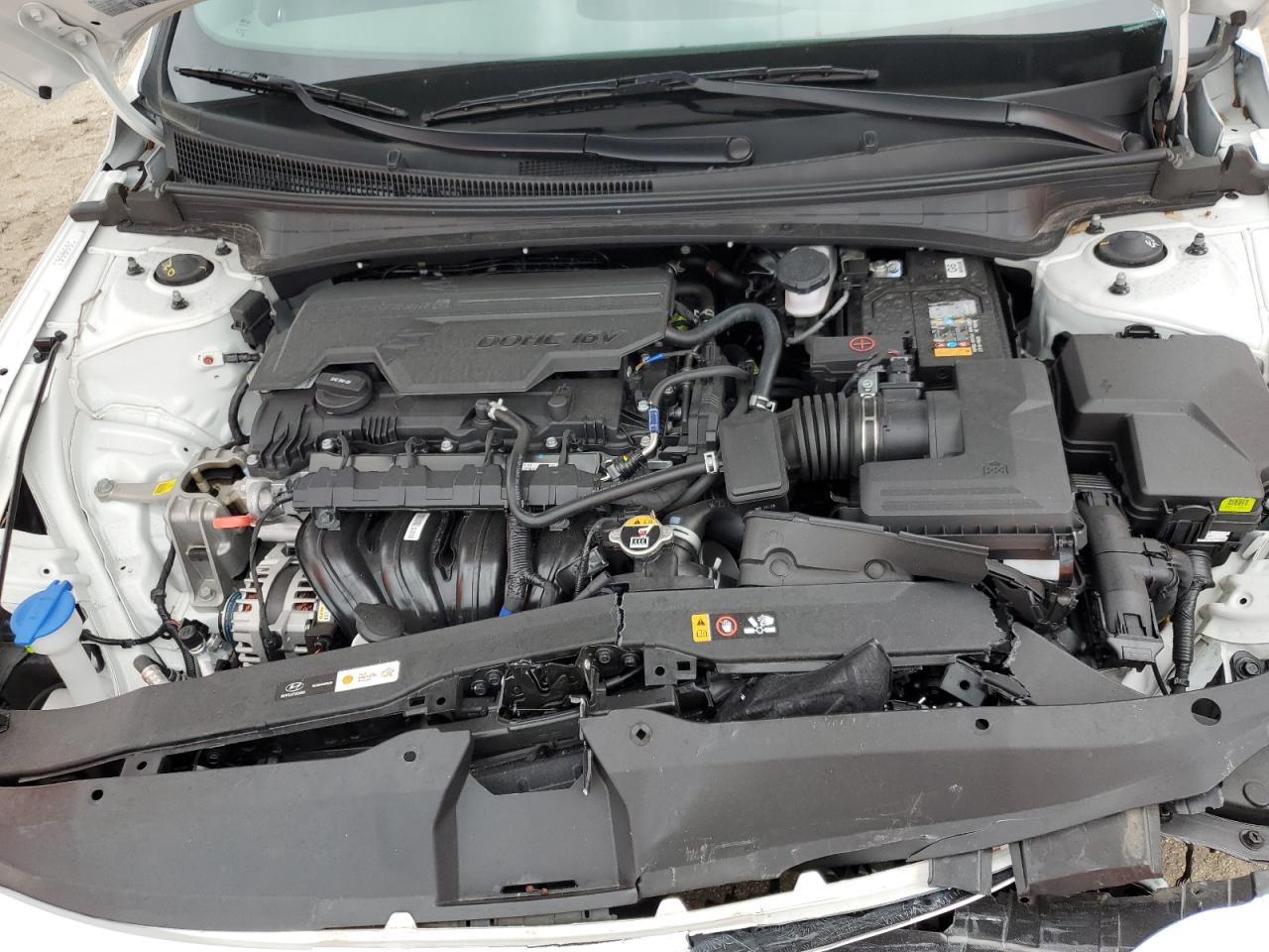 2024 Hyundai Elantra - Image 12