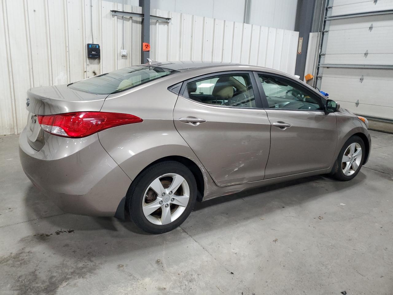 2013 Hyundai Elantra - Image 3