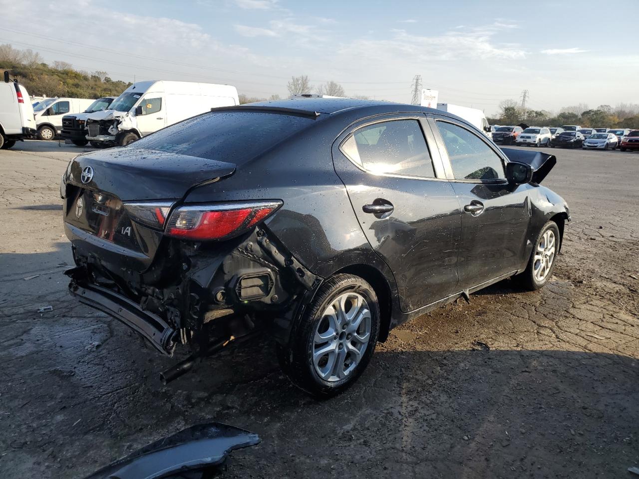 VIN 3MYDLBZV9GY105558 2016 TOYOTA SCION no.3