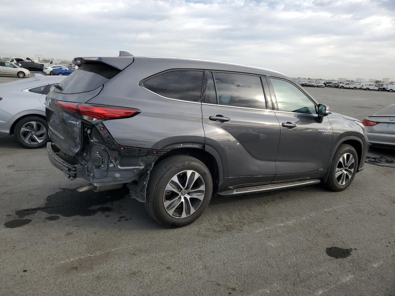 2020 Toyota Highlander - Image 3