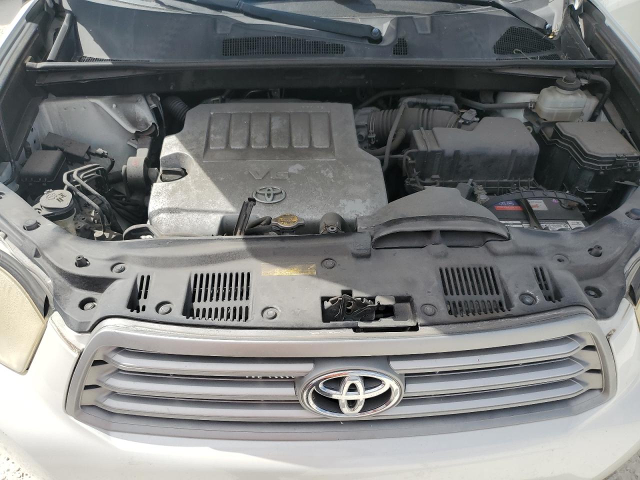 2010 Toyota Highlander - Image 12