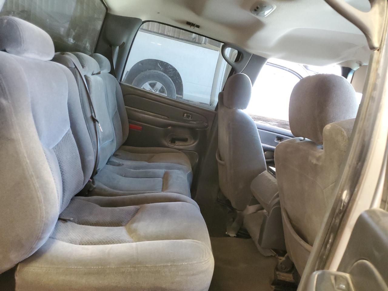 2005 Chevrolet Silverado - Image 10