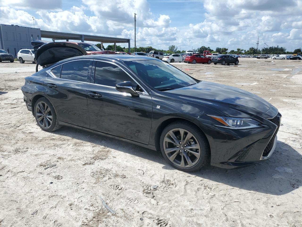 2021 Lexus ES - Image 4