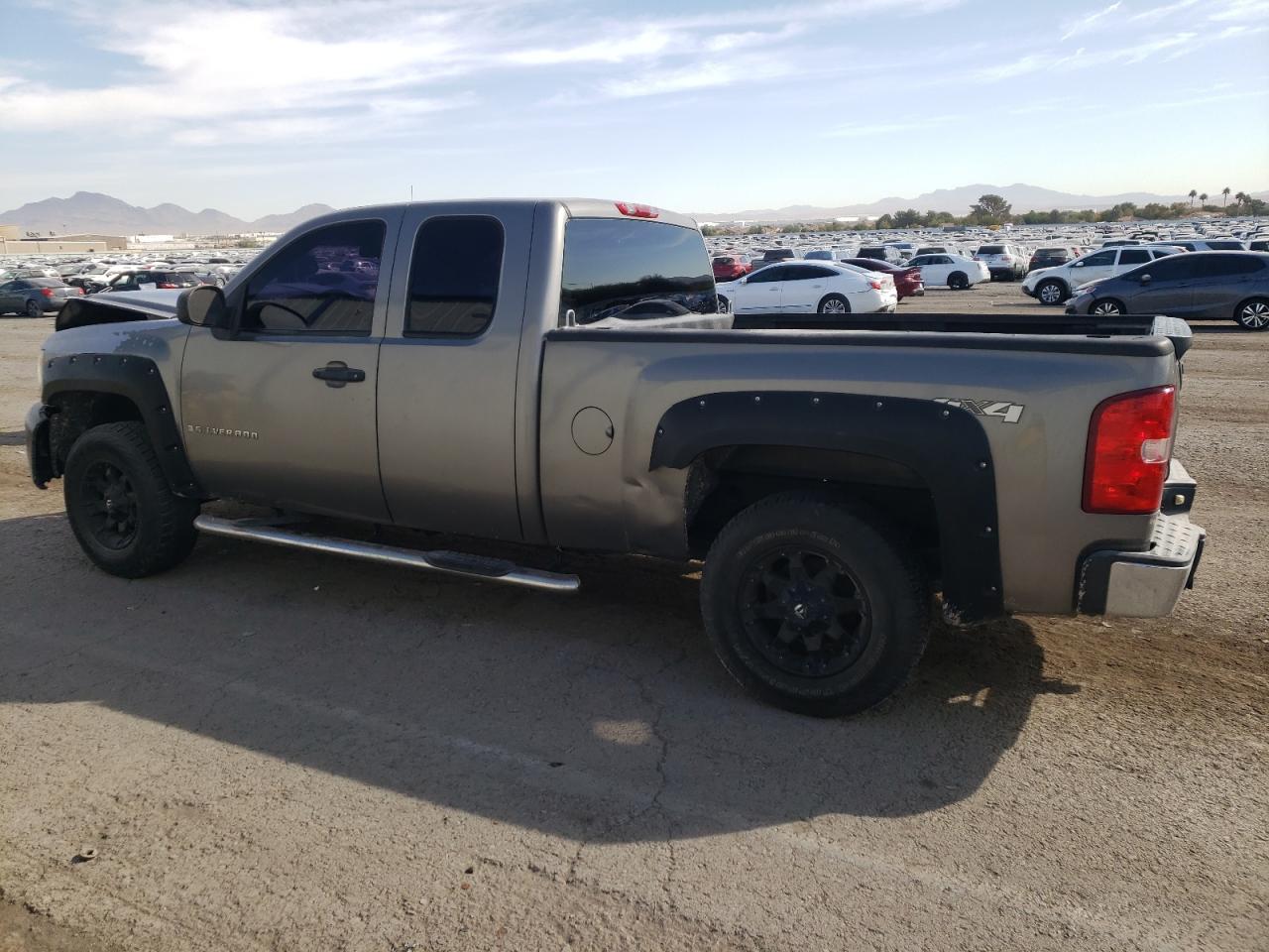 2007 Chevrolet Silverado - Image 2