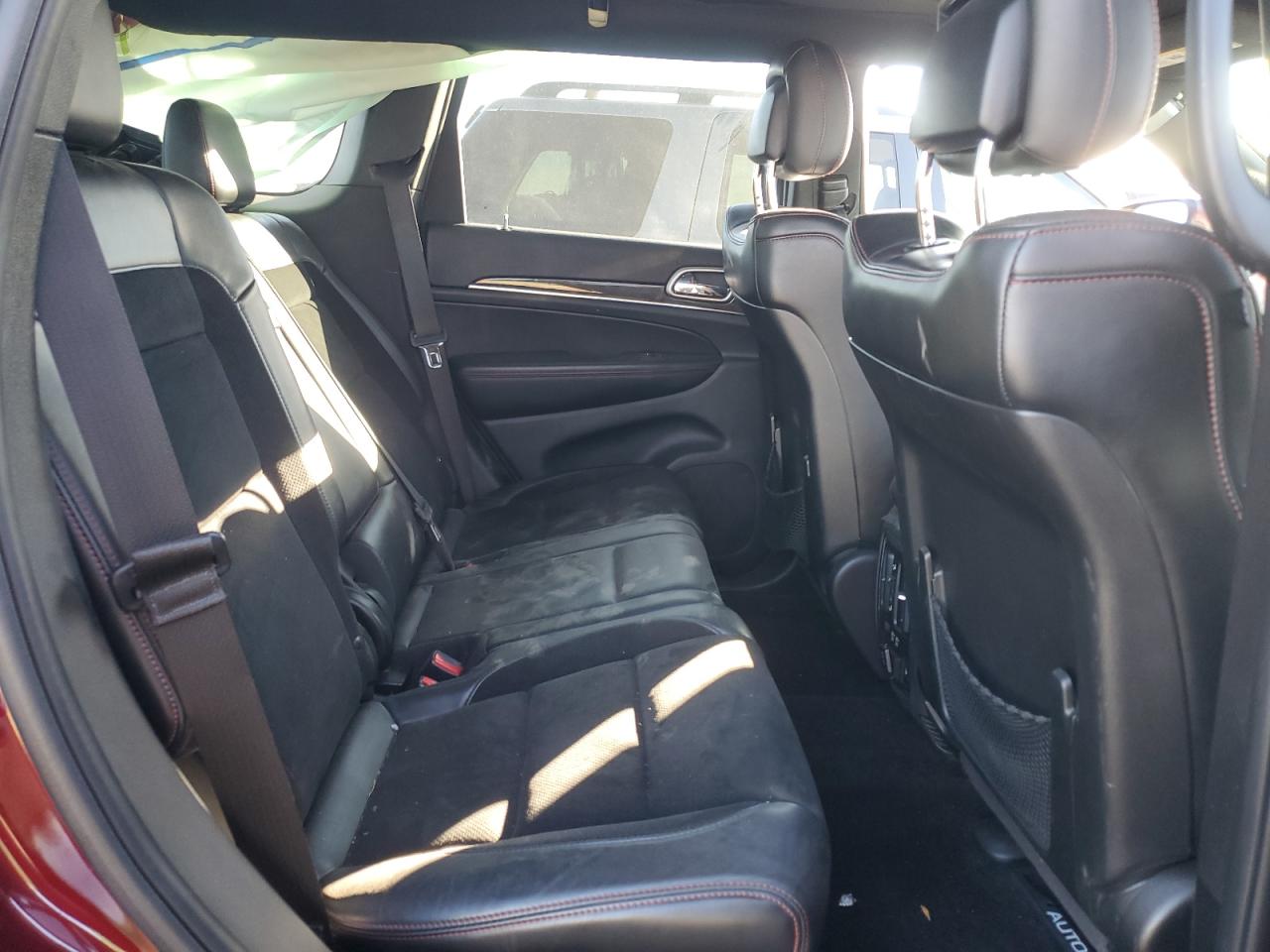 2017 Jeep Grand Cherokee - Image 11