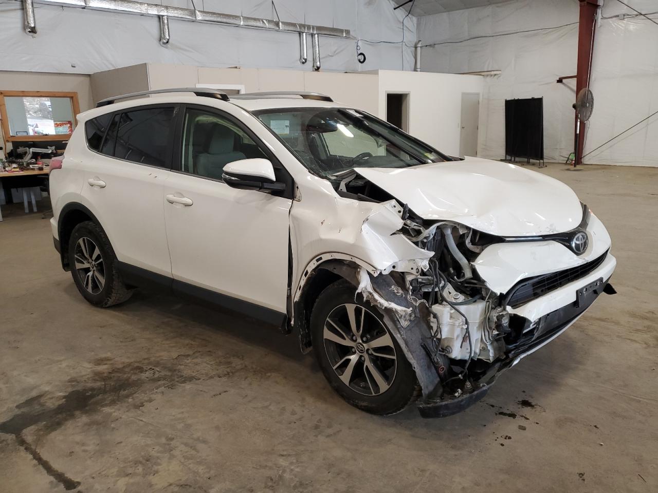 2017 Toyota RAV 4 - Image 4