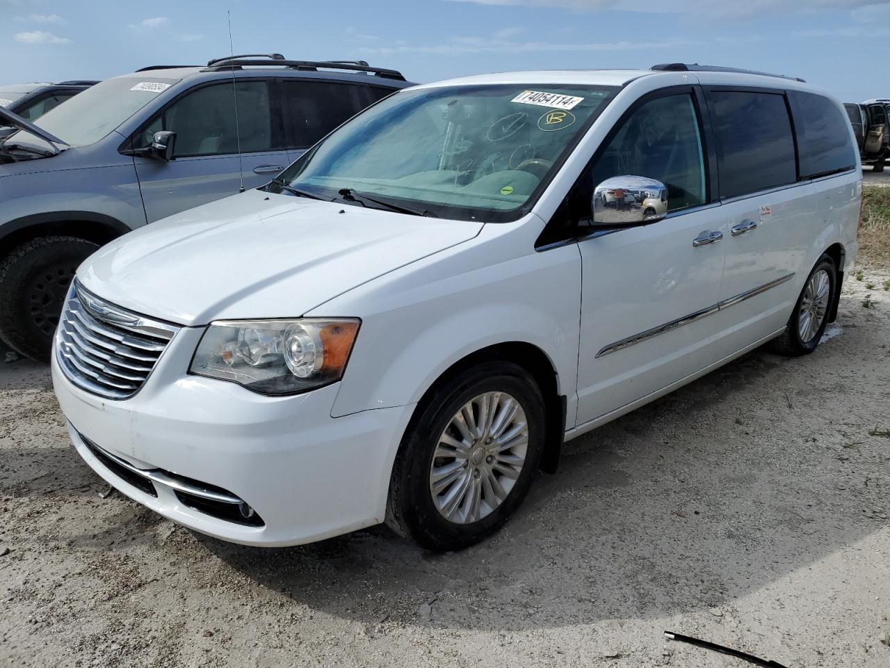 2014 Chrysler Town & Country - Image 1