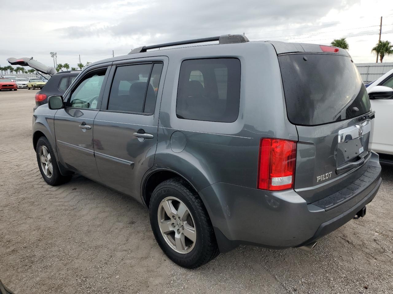 2010 Honda Pilot - Image 2