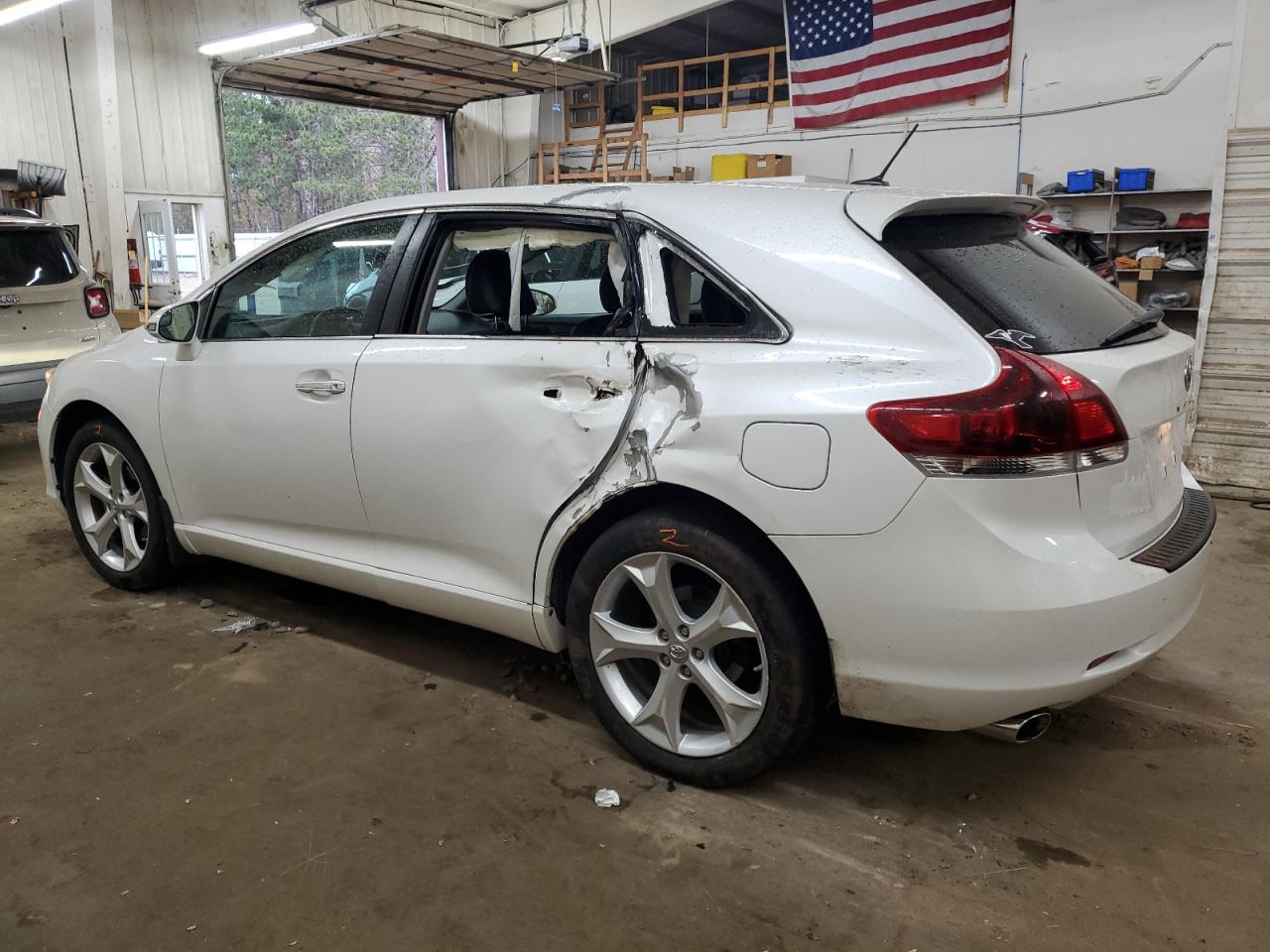 2013 Toyota Venza - Image 2