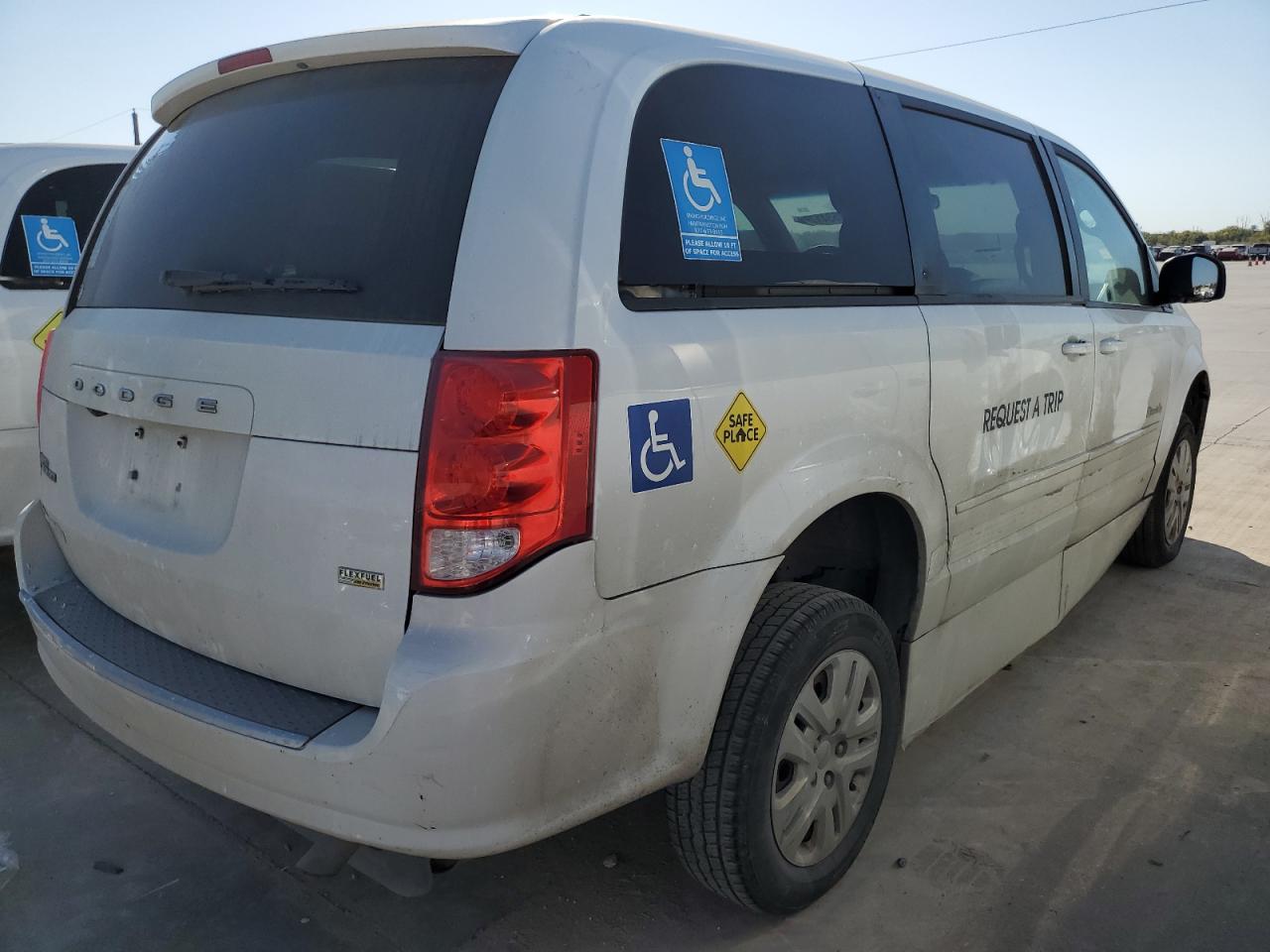 2017 Dodge Caravan - Image 3