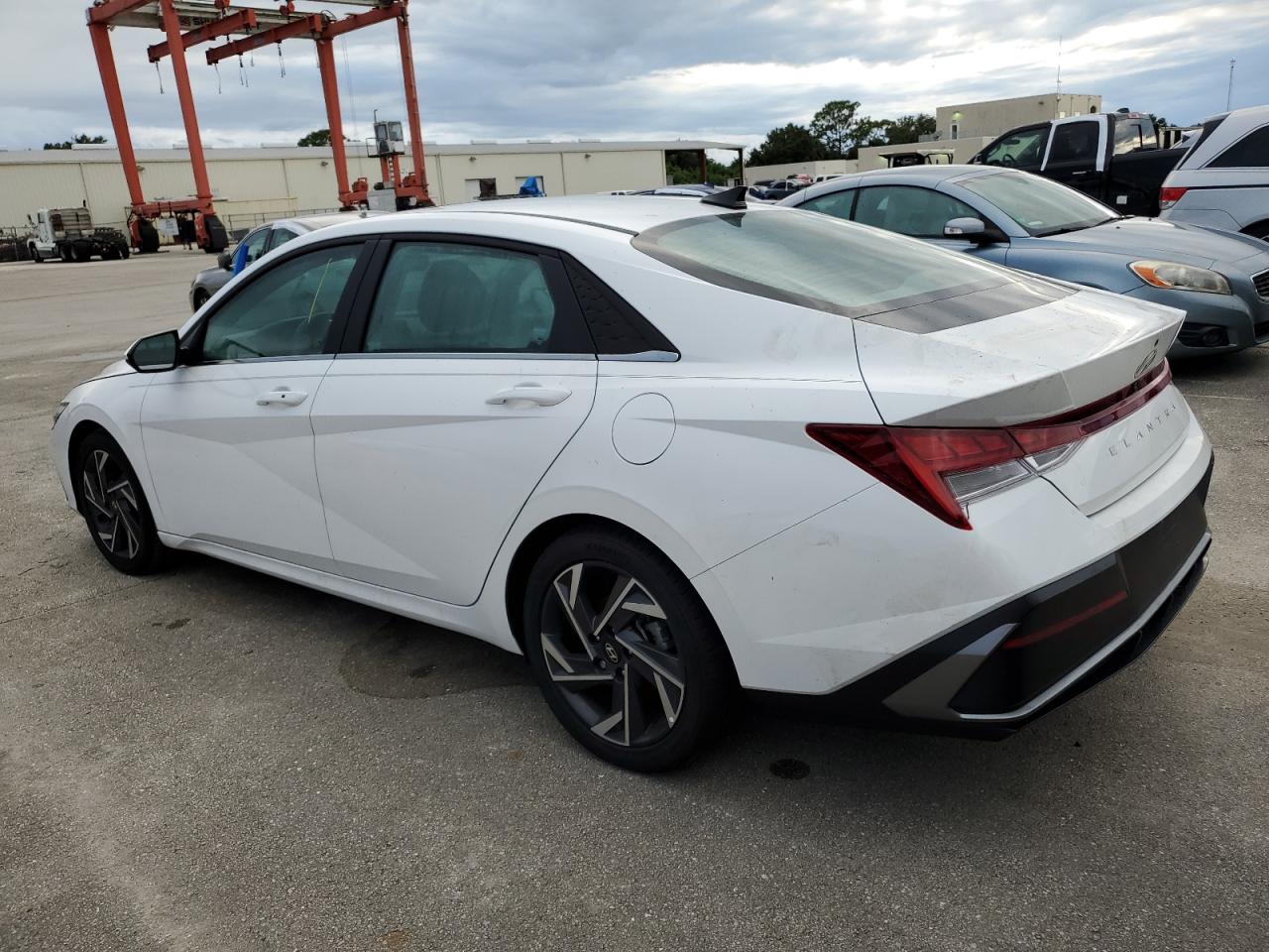 2024 Hyundai Elantra - Image 2