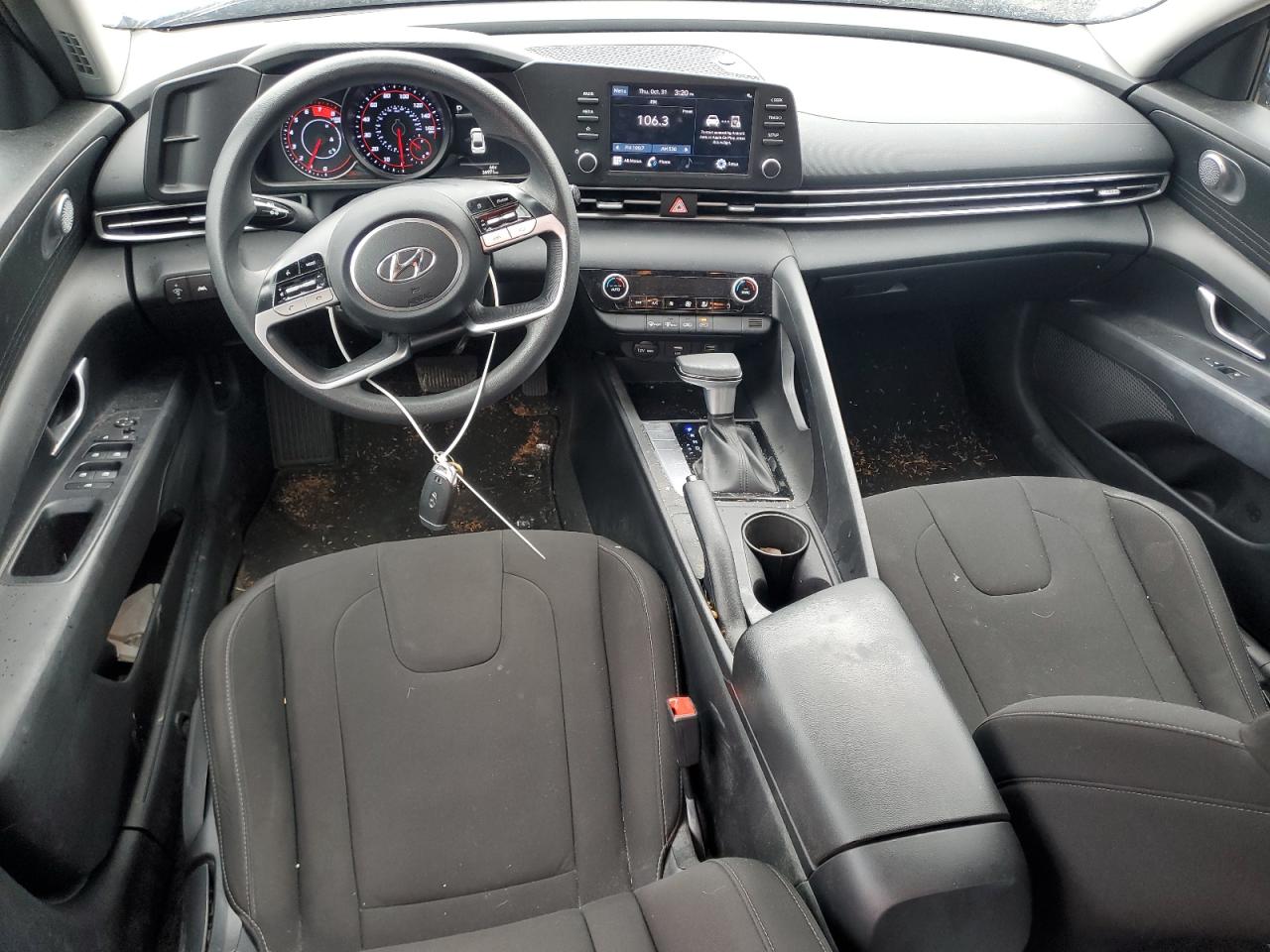 2022 Hyundai Elantra - Image 8