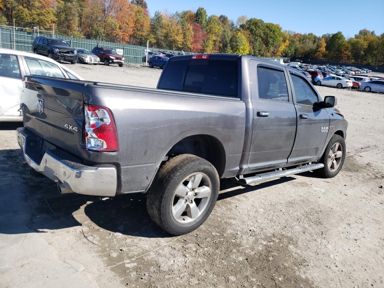 2016 RAM 1500 - Image 2