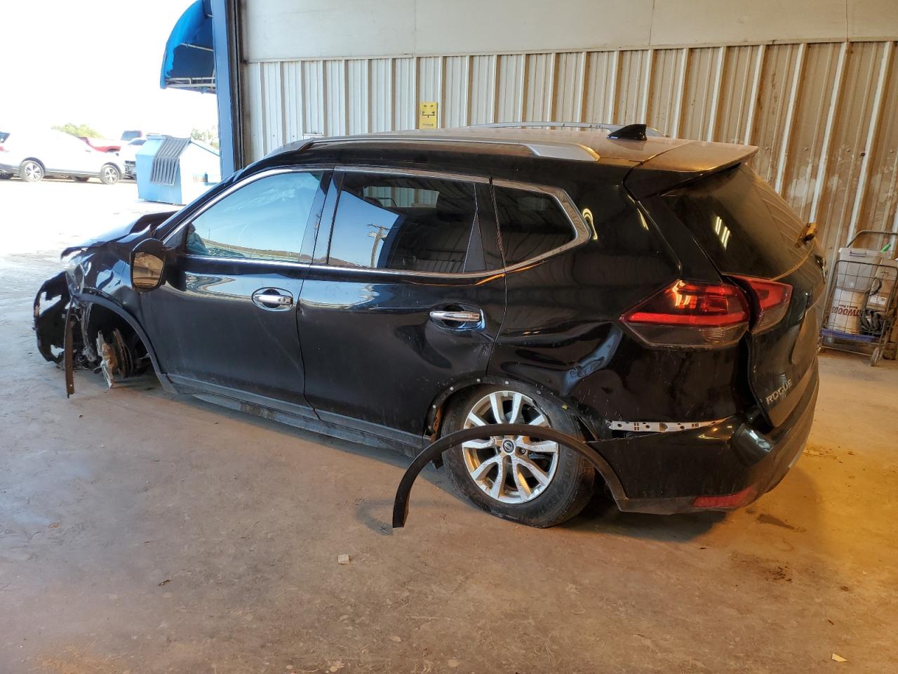 2018 Nissan Rogue - Image 2