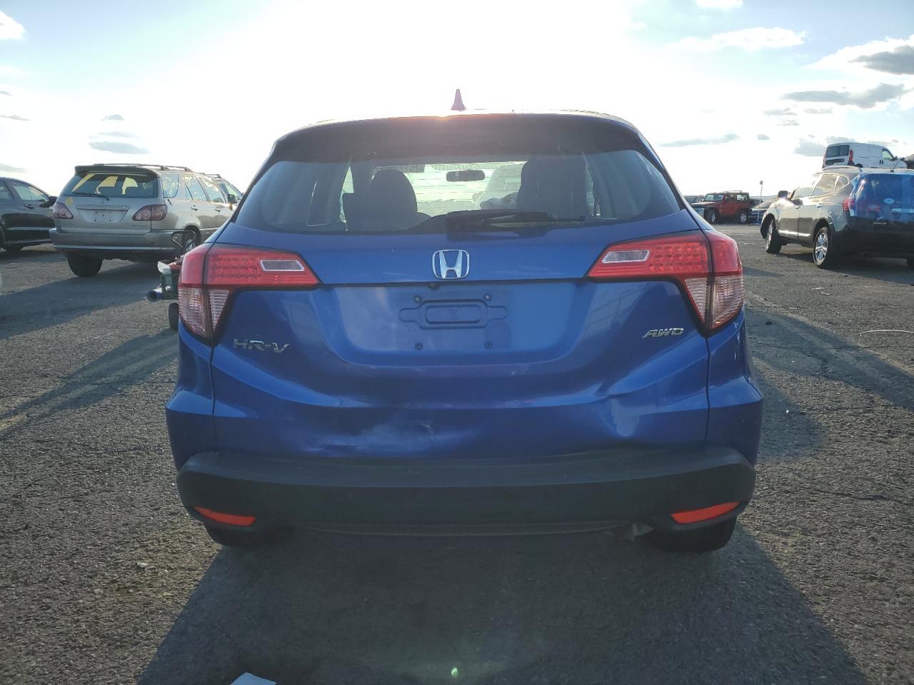 3CZRU6H36JG711352 2018 Honda Hr-V Lx