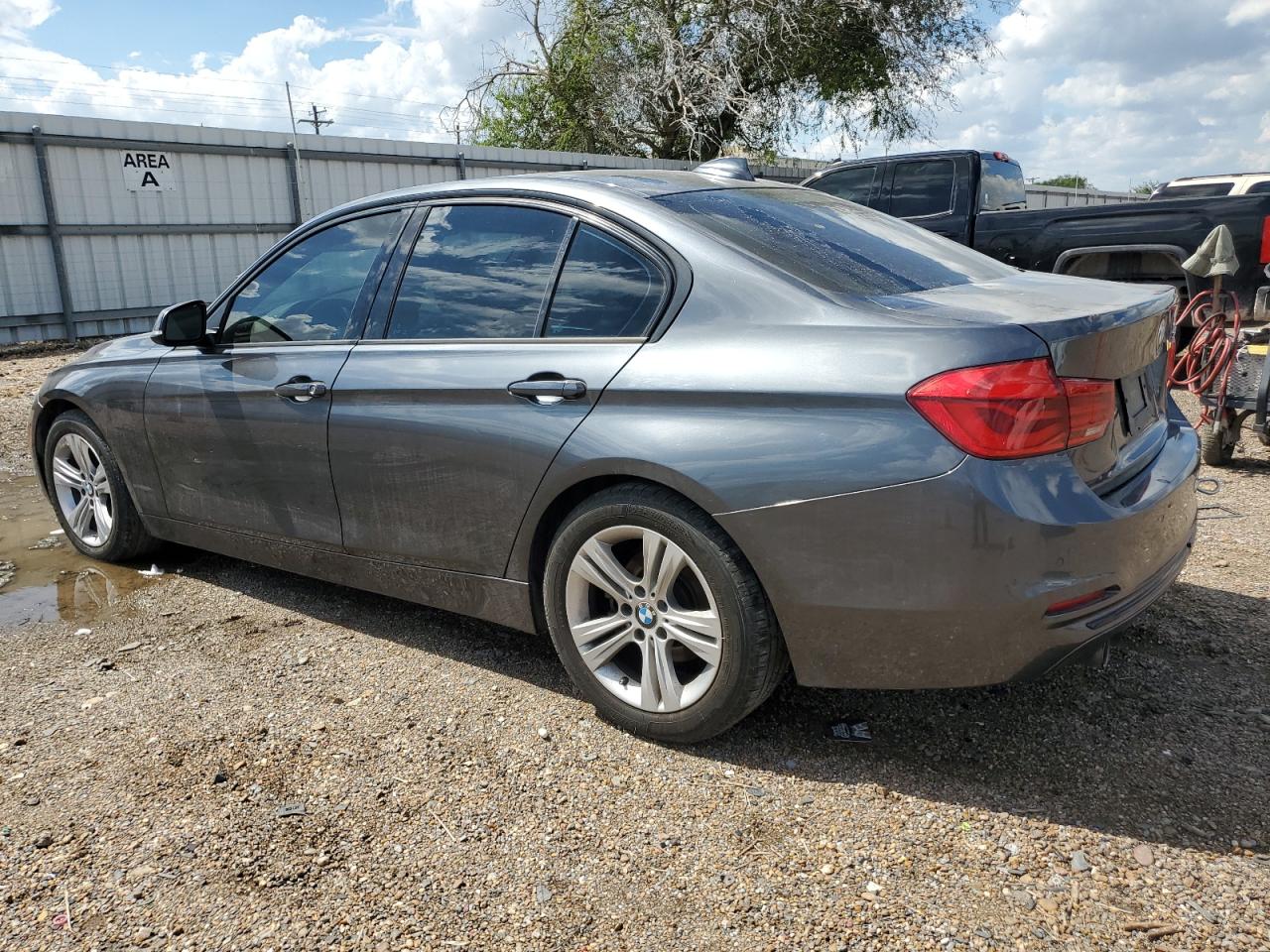 VIN WBA8E5C56GK388582 2016 BMW 3 SERIES no.2