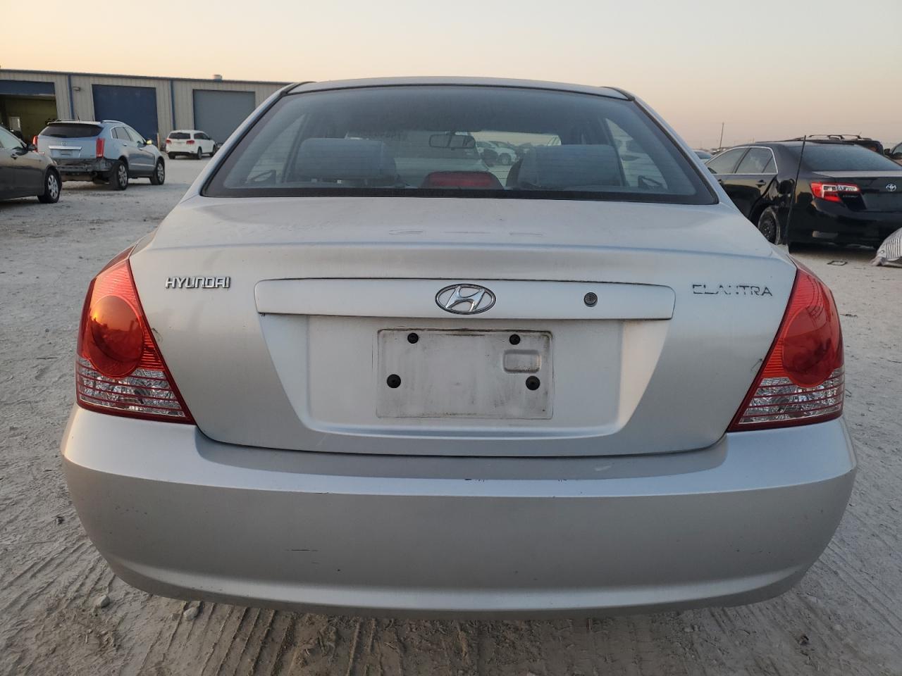 KMHDN46D94U888553 2004 Hyundai Elantra Gls