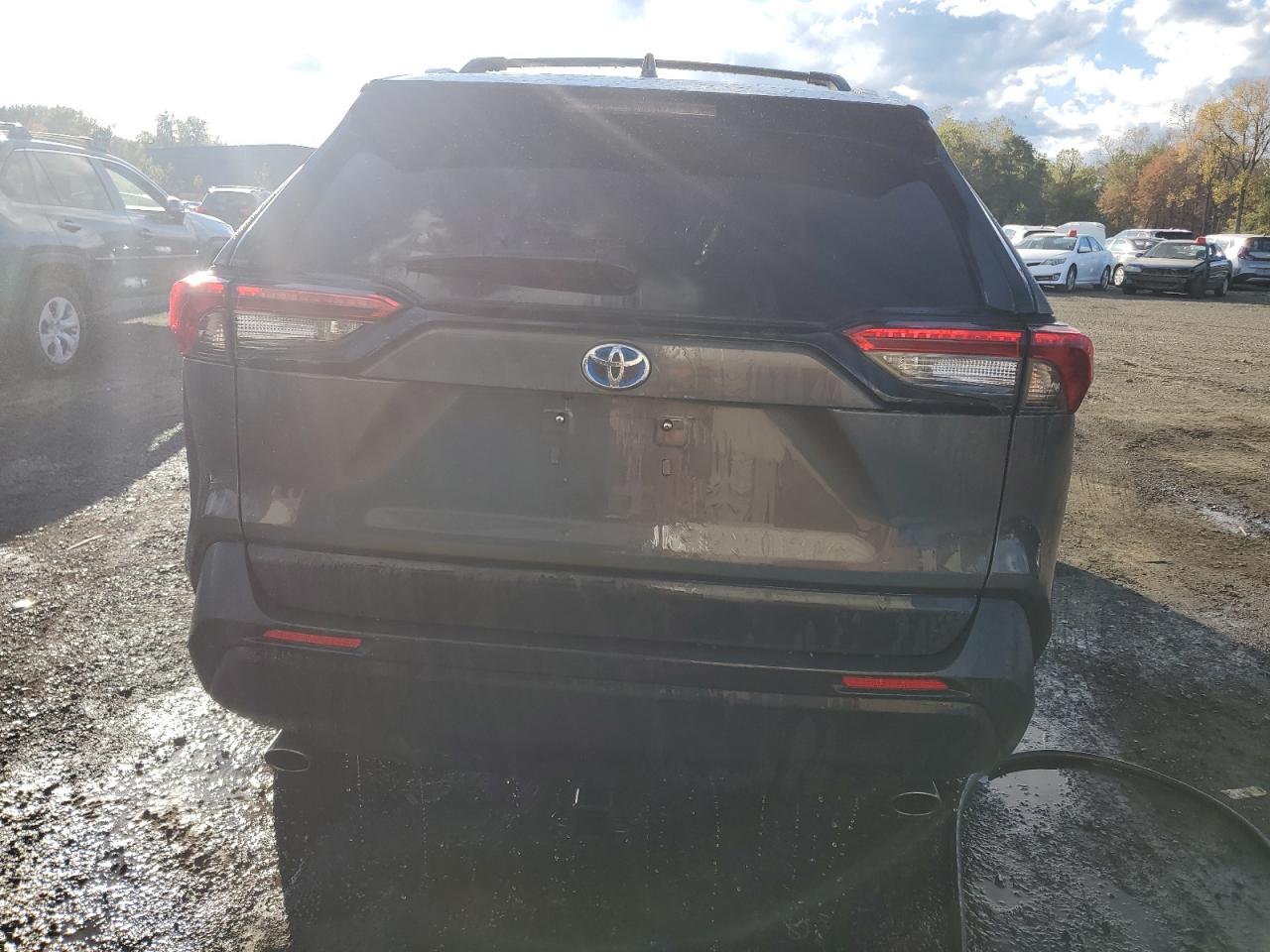 4T3RWRFVXNU056981 2022 Toyota Rav4 Xle