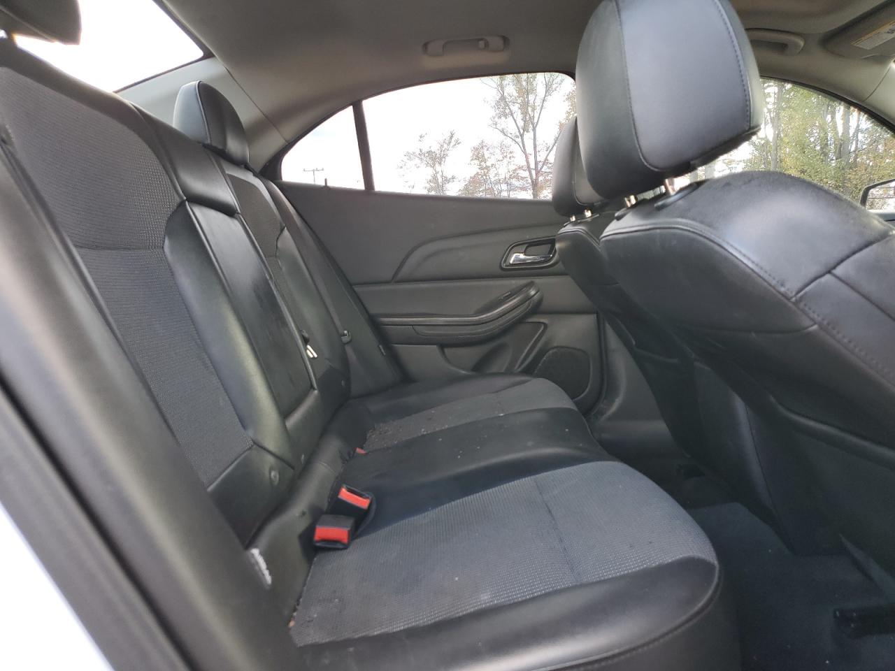 2016 Chevrolet Malibu - Image 10