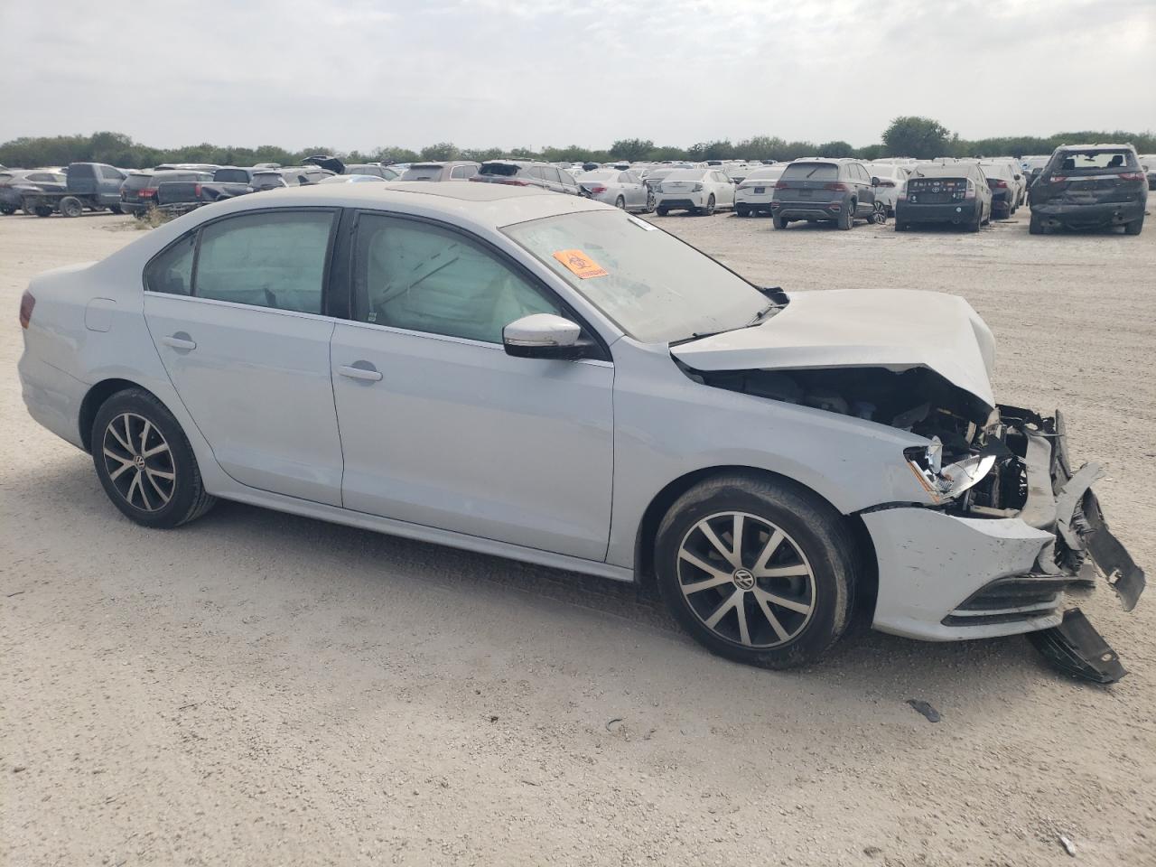 VIN 3VWDB7AJ8HM340854 2017 VOLKSWAGEN JETTA no.4