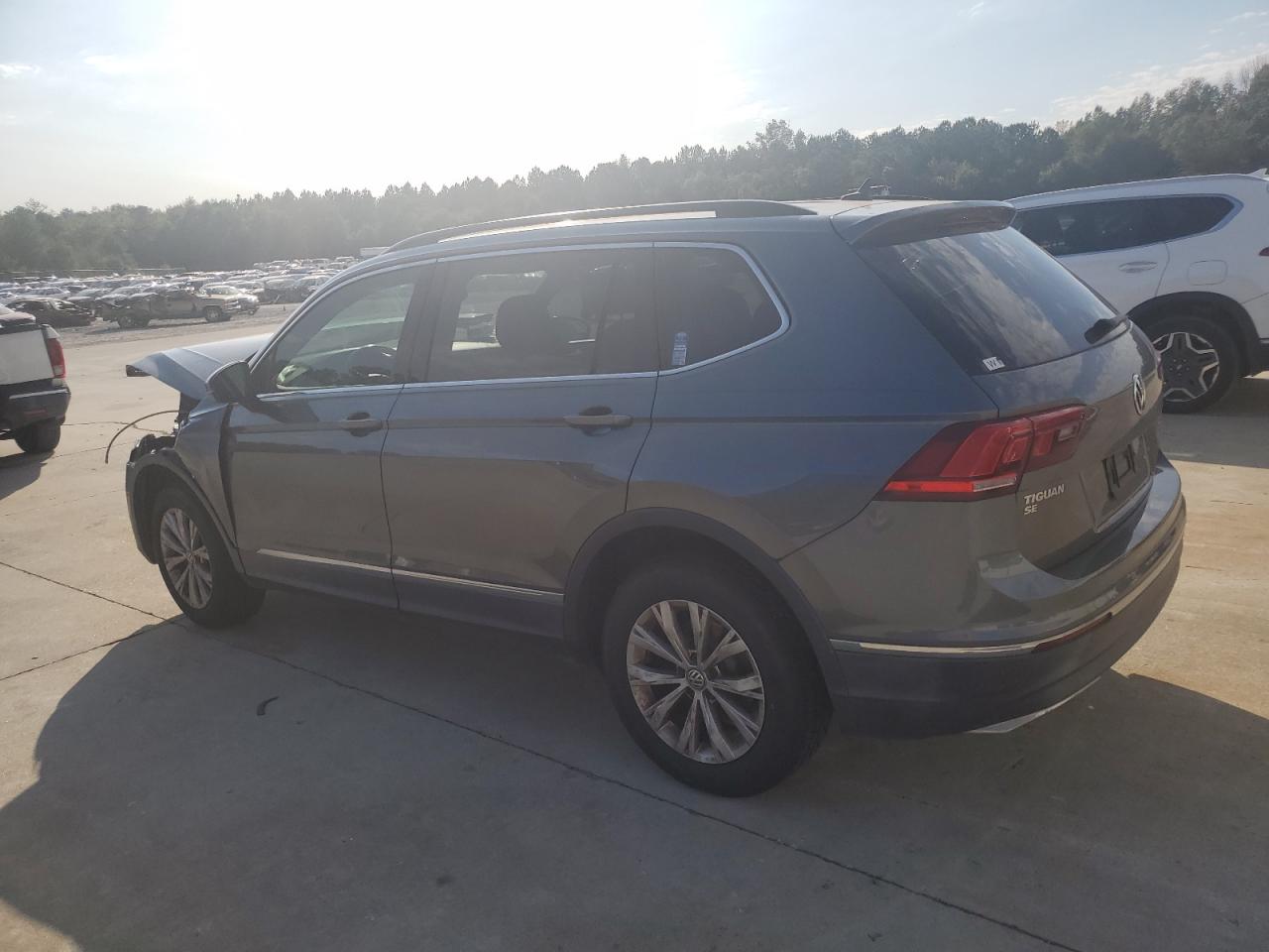 2018 Volkswagen Tiguan - Image 2
