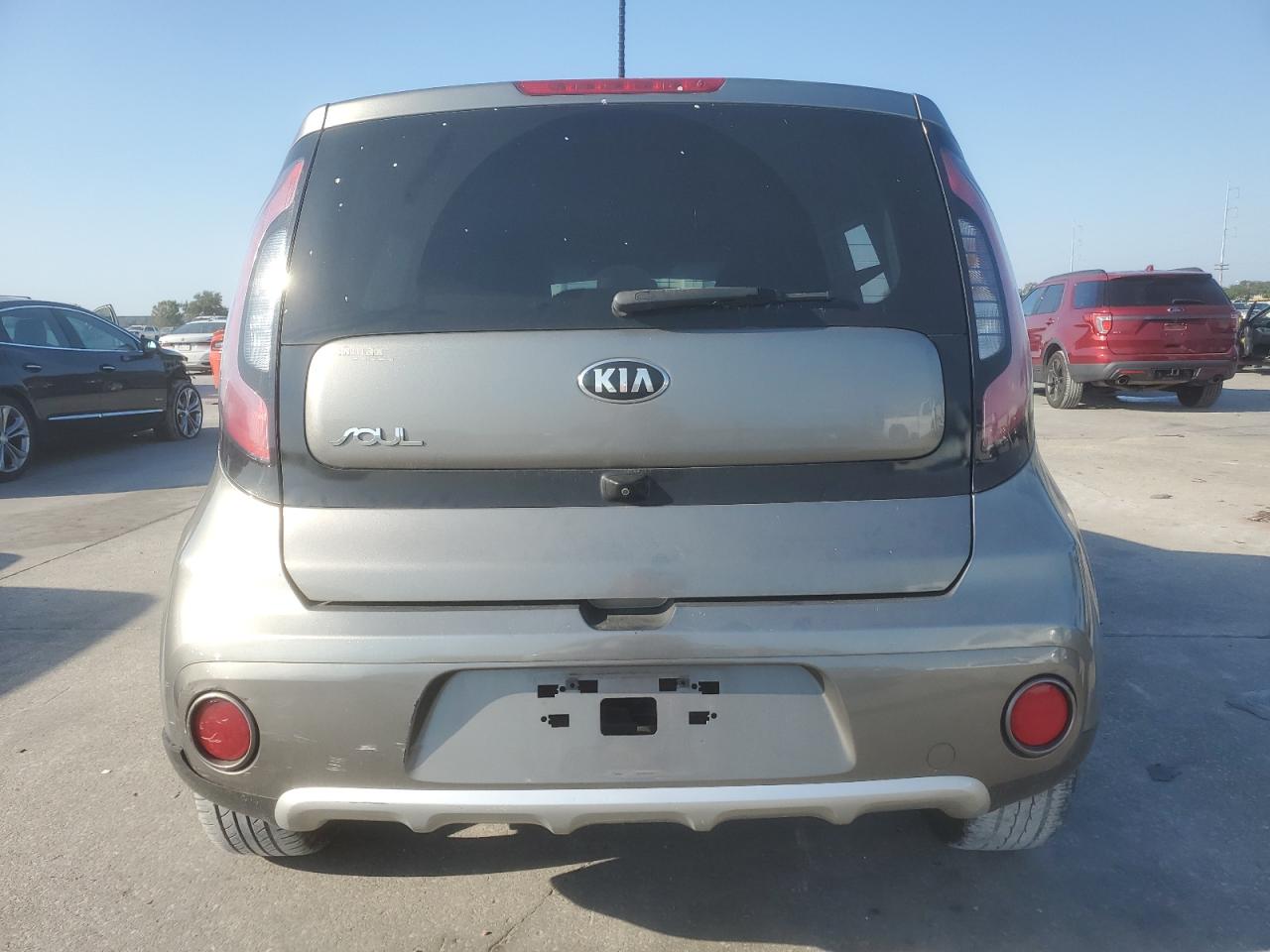 KNDJP3A56J7566801 2018 Kia Soul +