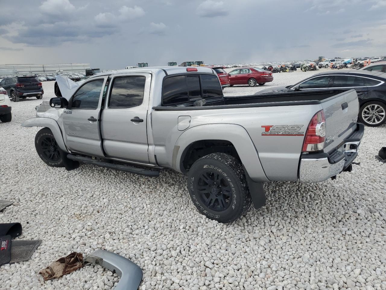 2015 Toyota Tacoma - Image 2
