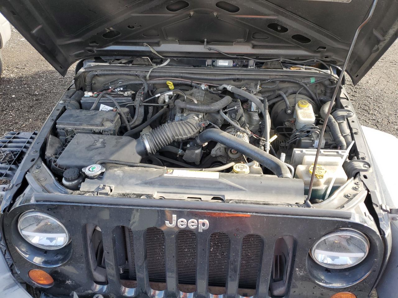2010 Jeep Wrangler - Image 11