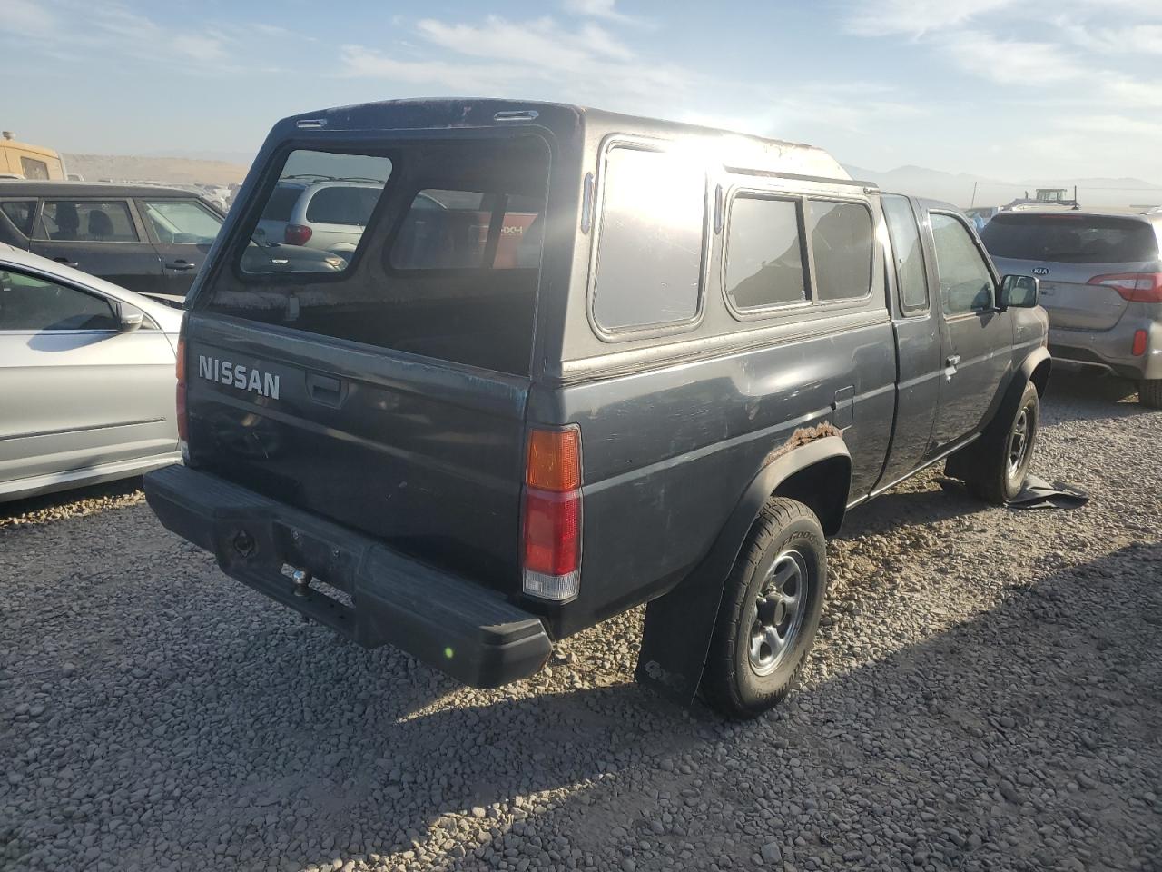 1993 Nissan Titan - Image 3