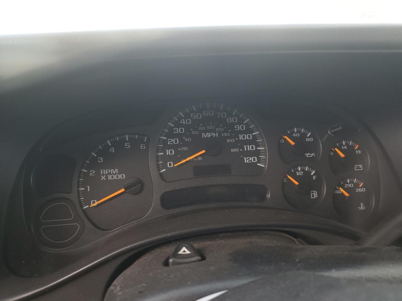 2004 GMC Sierra - Image 9
