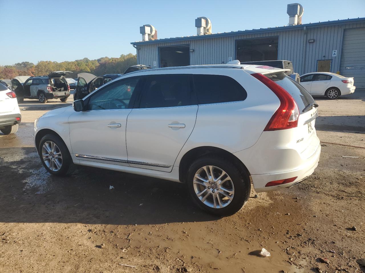 2016 Volvo XC60 - Image 2