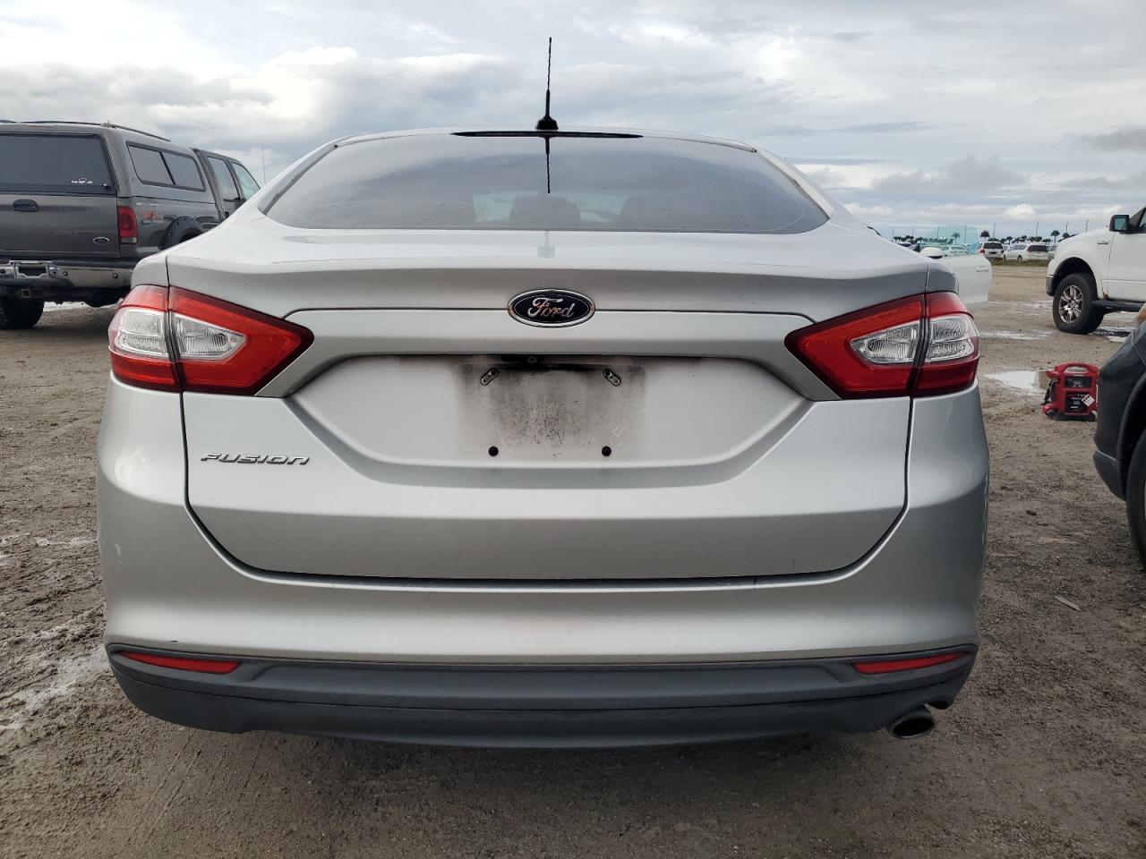 2015 Ford Fusion S VIN: 1FA6P0G70F5121914 Lot: 74975434