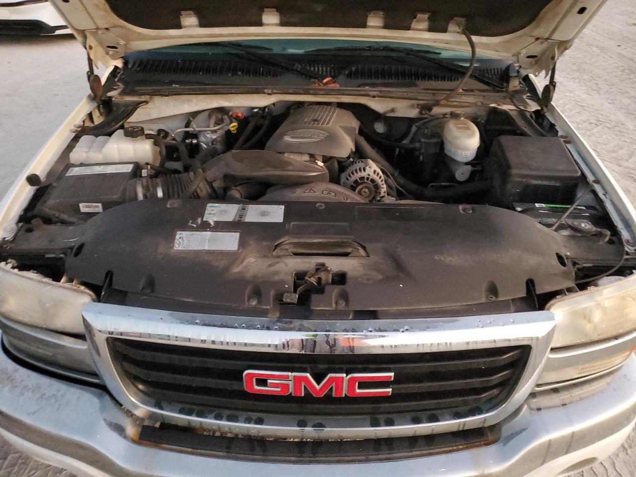 2004 GMC Sierra - Image 11